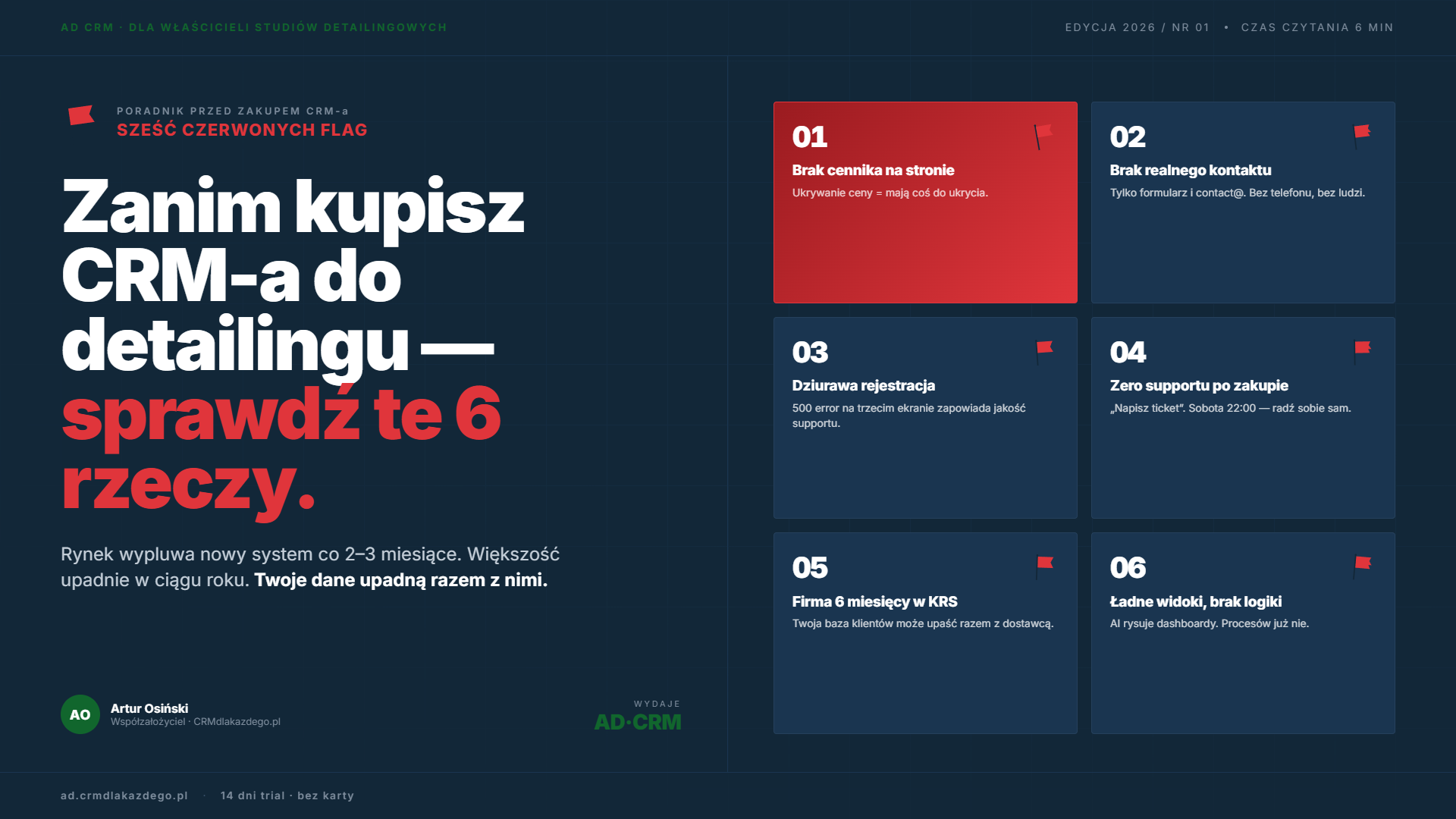 Właściciel studia detailingowego analizuje ofertę systemu CRM na laptopie